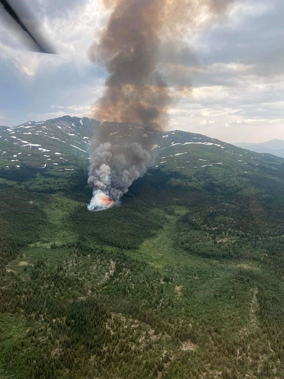 Fumée de feux de forêt et alerte de chaleur pour plusieurs régions du nord du Canada