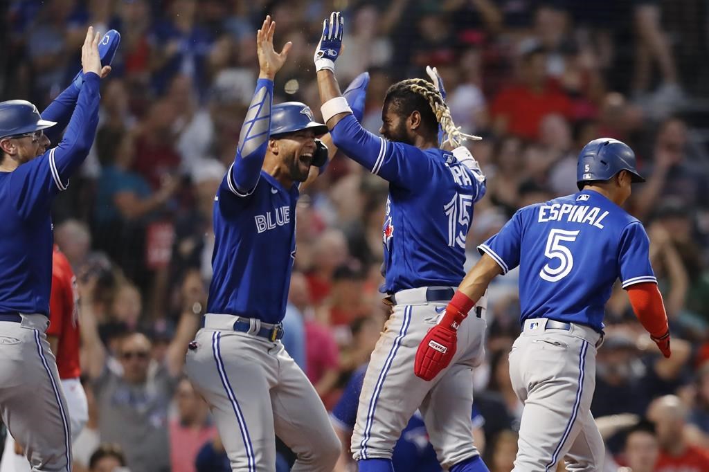 Tapia frappe un grand chelem à l'intérieur du terrain dans un gain de 28-5 des Jays