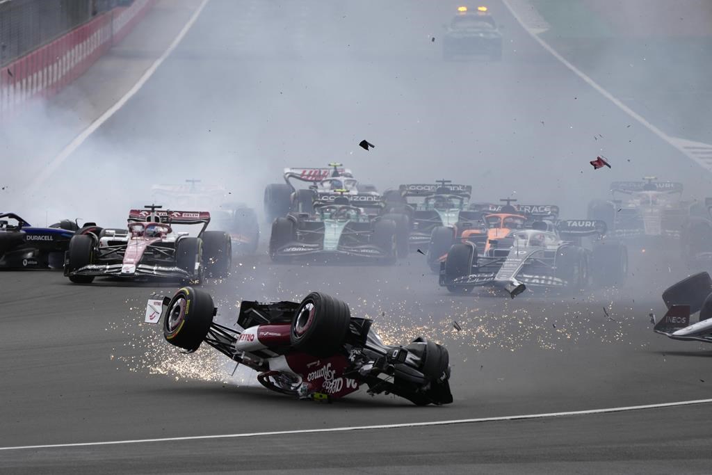 Zhou impliqué dans un accident effroyable survenu au départ du GP de Grande-Bretagne