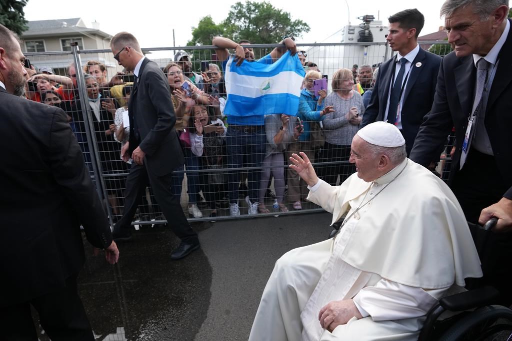 Milliers de personnes attendues à la messe publique du pape François mardi à Edmonton
