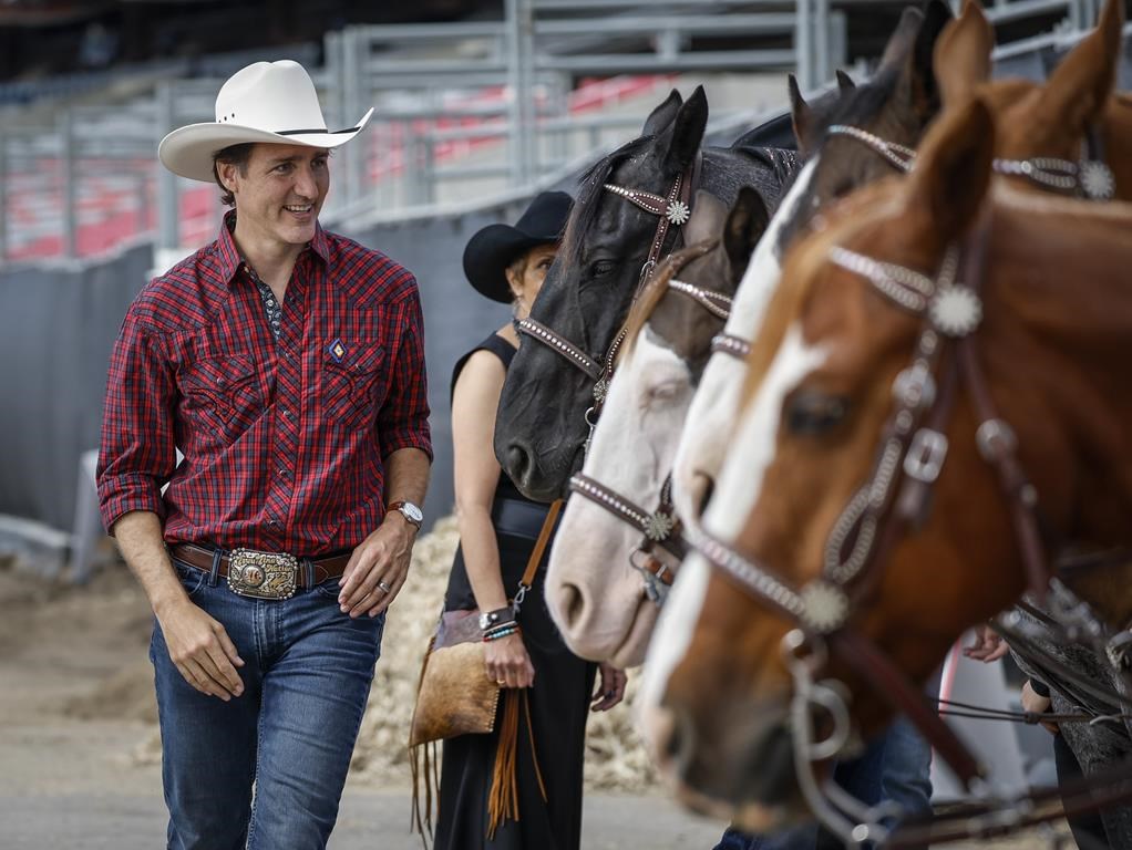 Justin Trudeau accueilli par des partisans au Stampede de Calgary