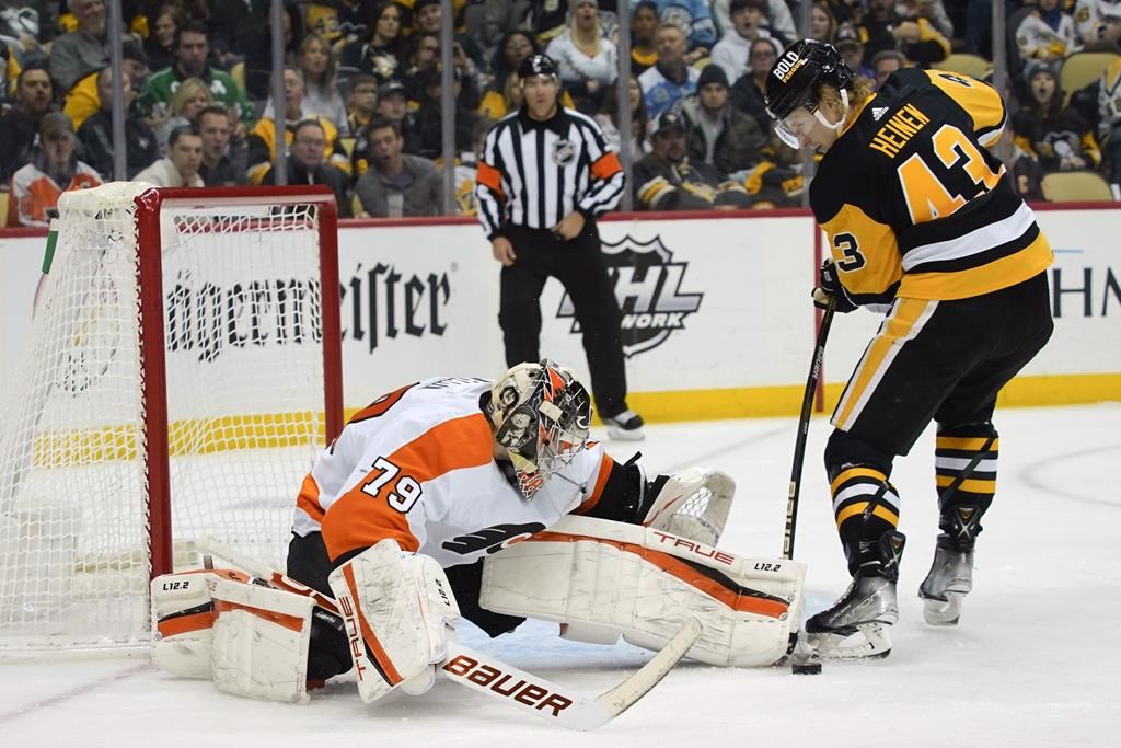 Les Penguins accordent un contrat d'une saison et un million $ à Danton Heinen