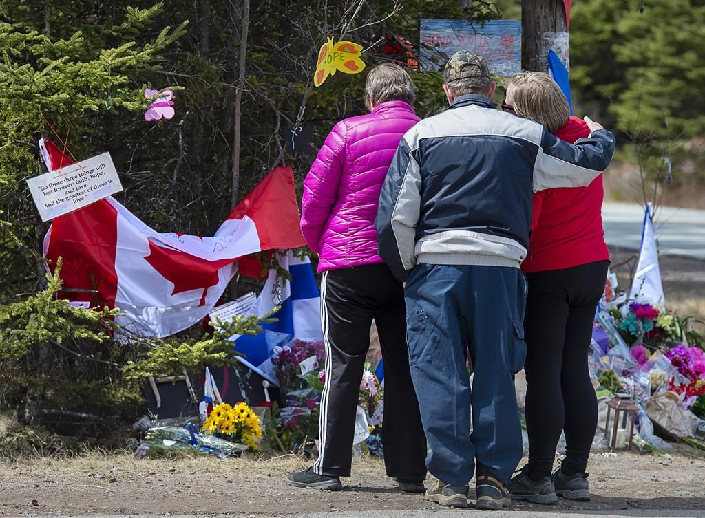 Tuerie en Nouvelle-Écosse: l'enquête se penche sur l'argent du tireur