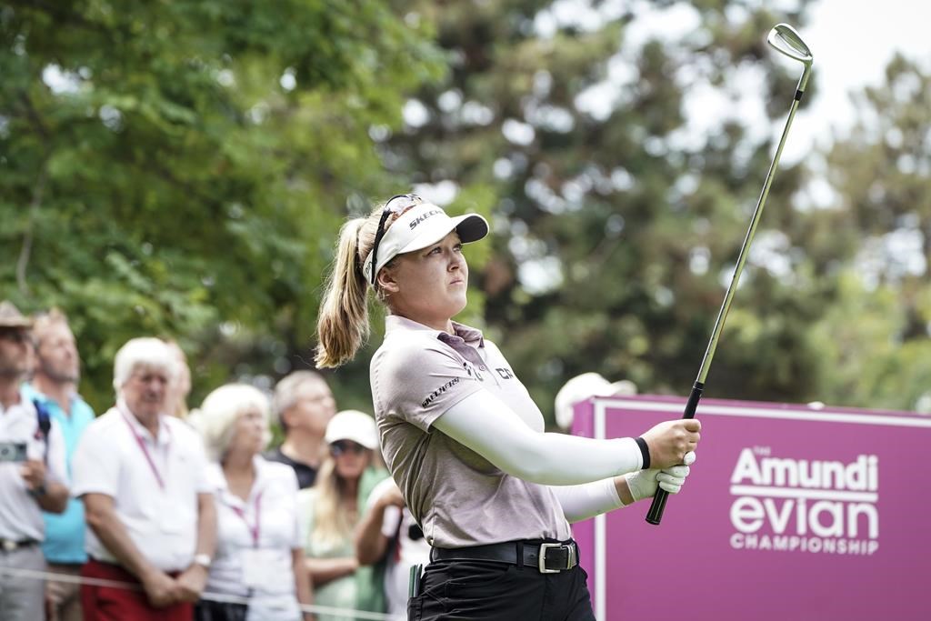 Brooke Henderson se forge une avance de 2 coups à l'aube de la ronde finale à Évian
