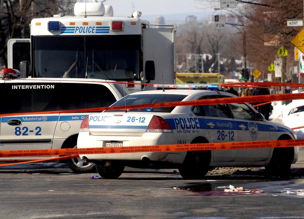 Montréal: homme de 21 ans trouvé inconscient dans une piscine tôt lundi matin