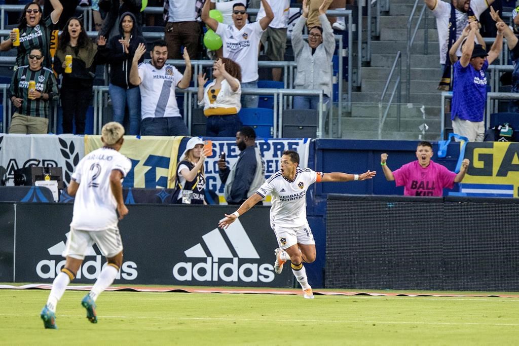 Chicharito frappe tôt et le Galaxy de Los Angeles corrige le CF Montréal, 4-0