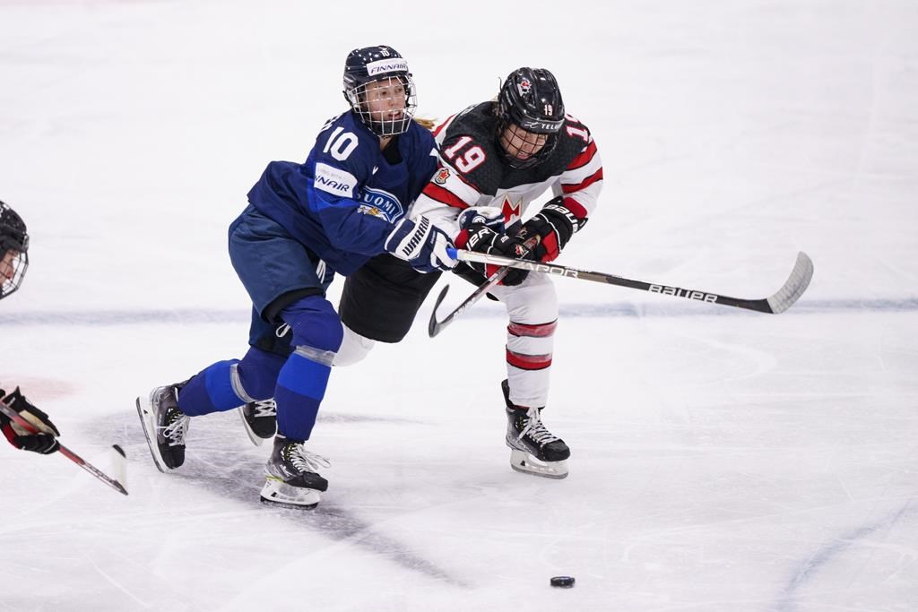 Poulin et Nurse aident le Canada à battre la Finlande 4-1 au Mondial féminin
