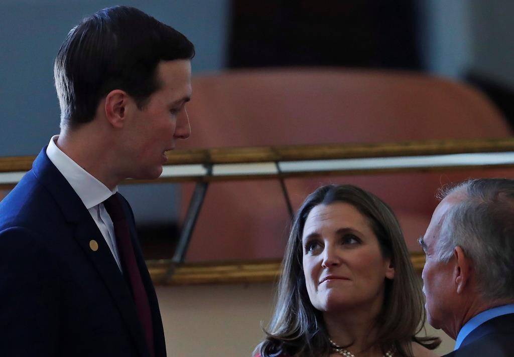 Freeland réagit au livre de Kushner en parlant de tactiques d'«intimidation» de Trump