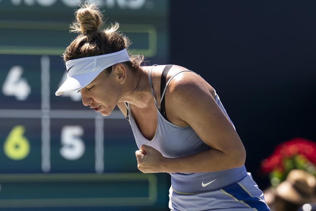 Halep atteint la finale de l'Omnium BN en vertu d'un gain en 3 sets contre Pegula