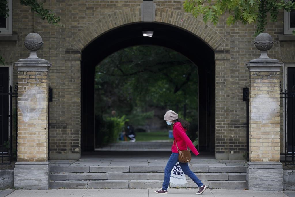 La politique de l'Université de Toronto favorise la 3e dose chez les jeunes adultes