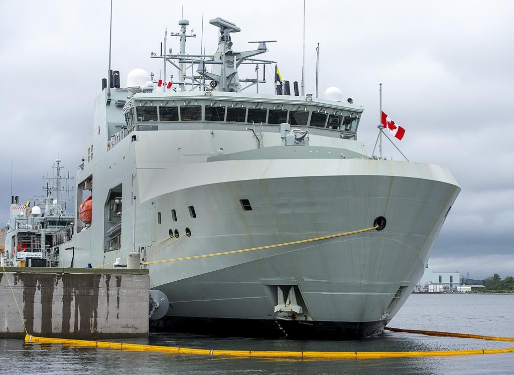 Des navires de guerre canadiens déployés pour une mission de deux mois en Arctique