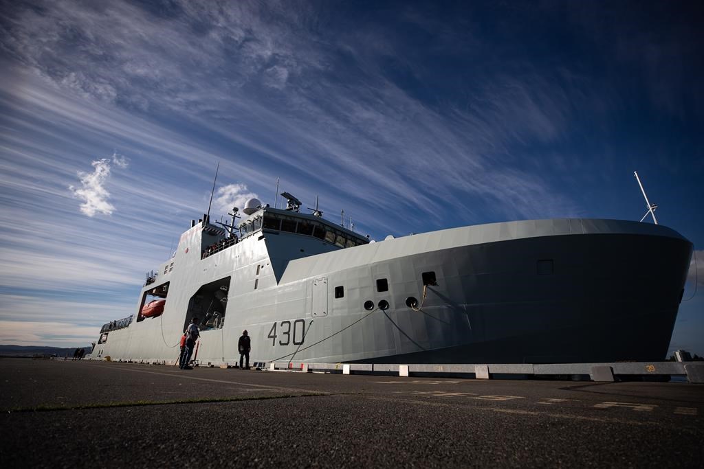 Mission dans l'Arctique: un navire de guerre canadien touché par un bris mécanique