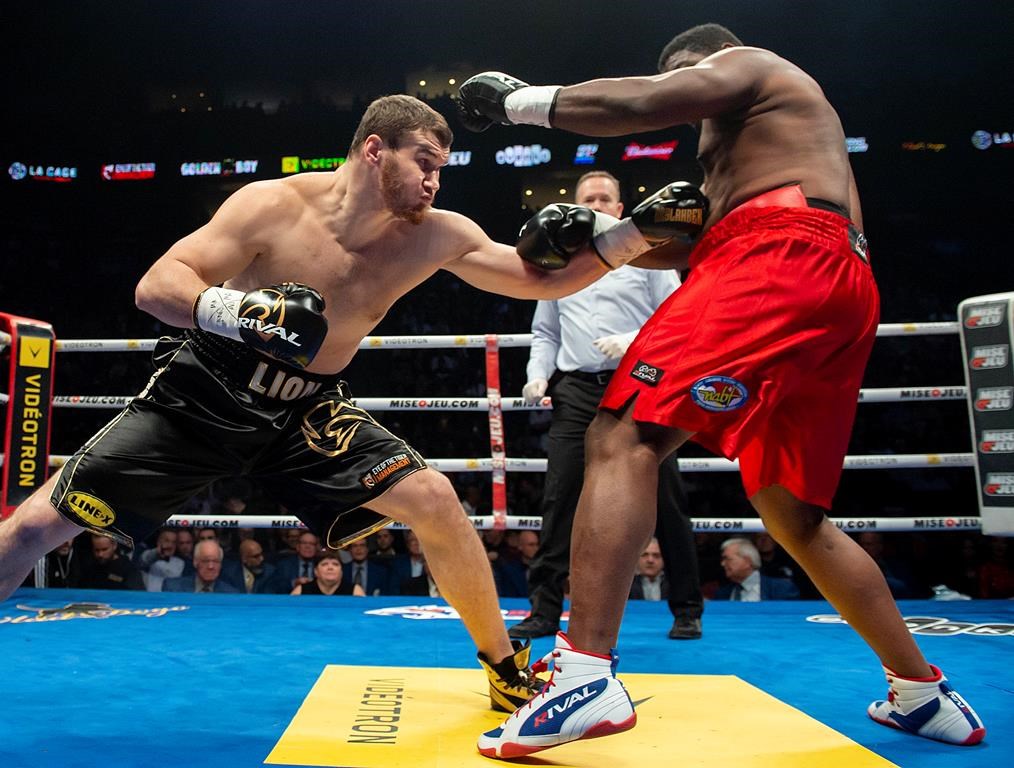 Arslanbek Makhmudov défendra son titre contre le vétéran Carlos Takam