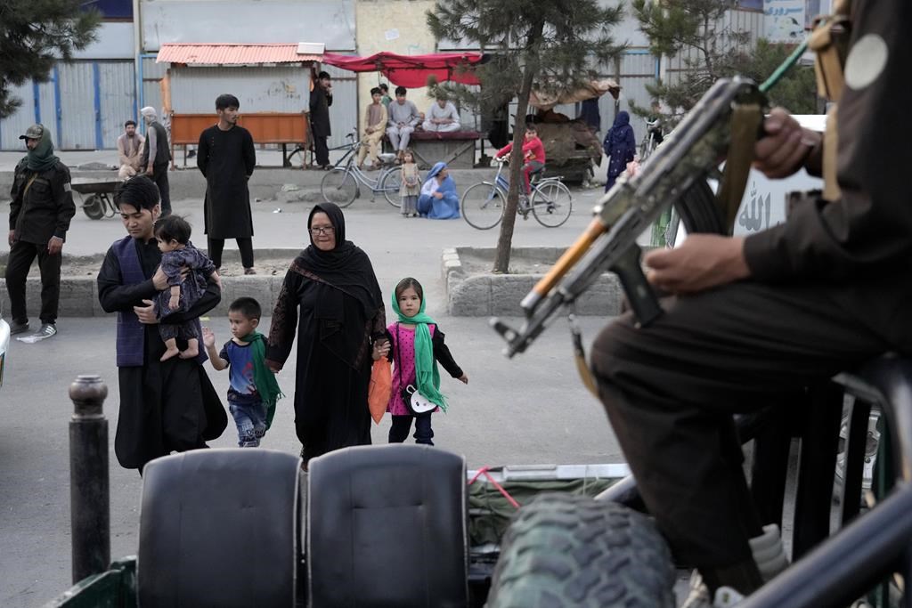 Le Canada peine à faire venir des réfugiés afghans comparativement à ceux d'Ukraine