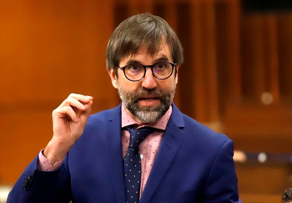Résidus dans l'Athabasca: rien n'est encore décidé, assure le ministre Guilbeault