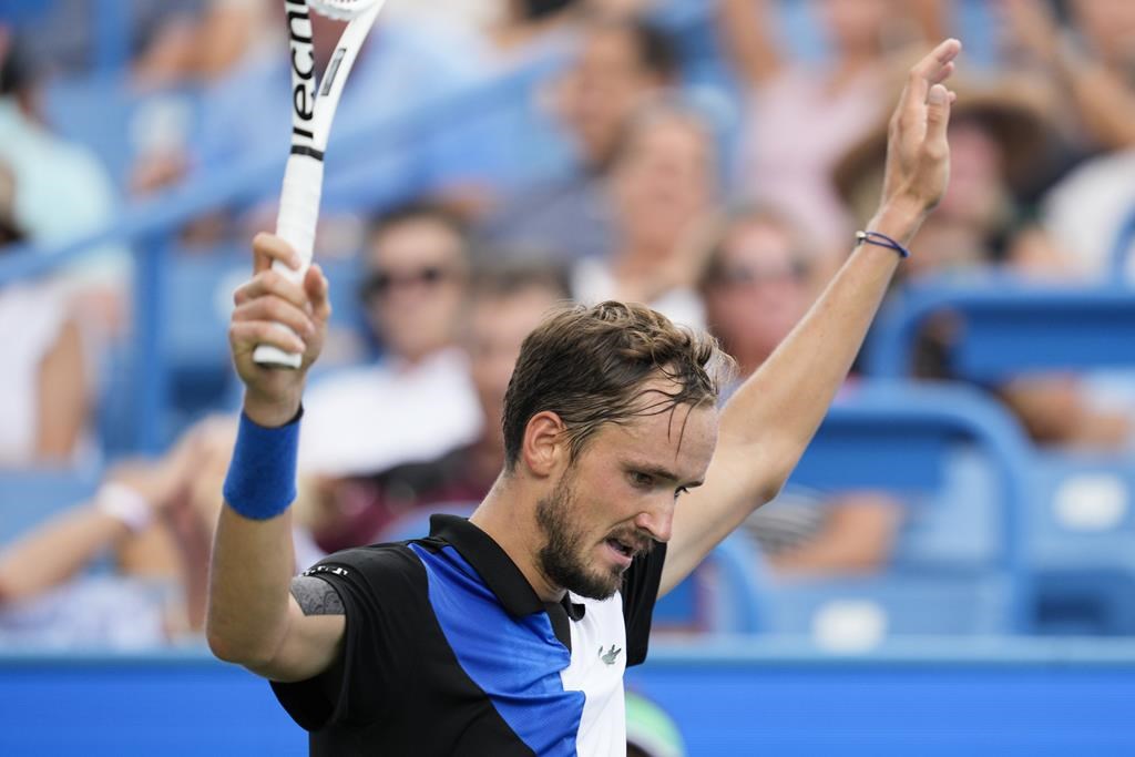 Cincinnati: le favori Medvedev en demi-finales, contre Tsitsipas ou Isner