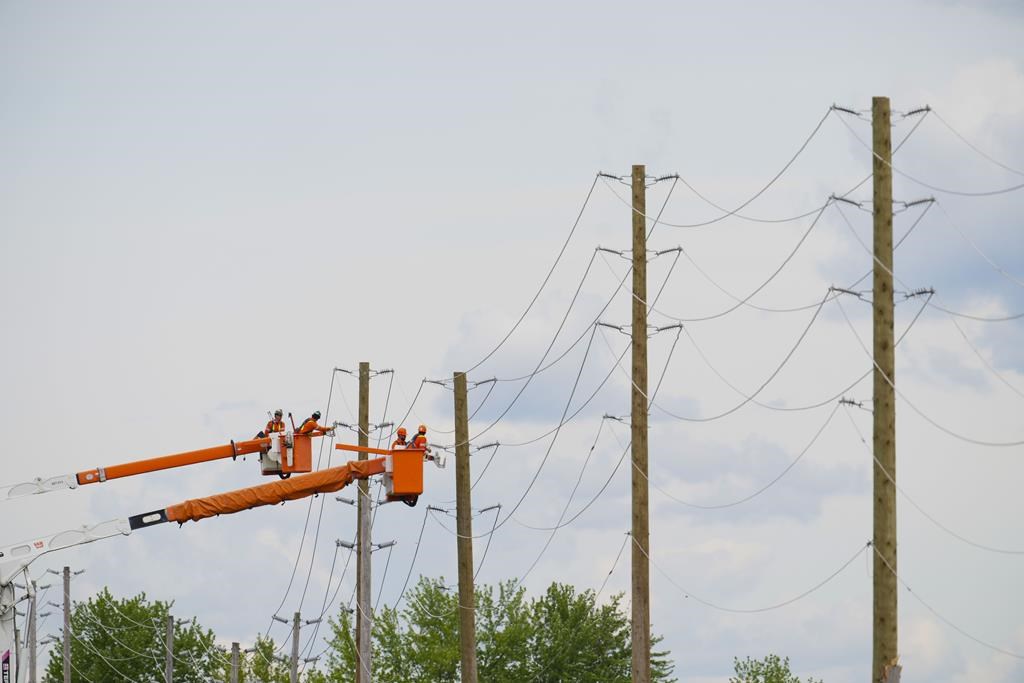 Hydro-Québec: 32 000 clients sans électricité lundi après le passage d'orages