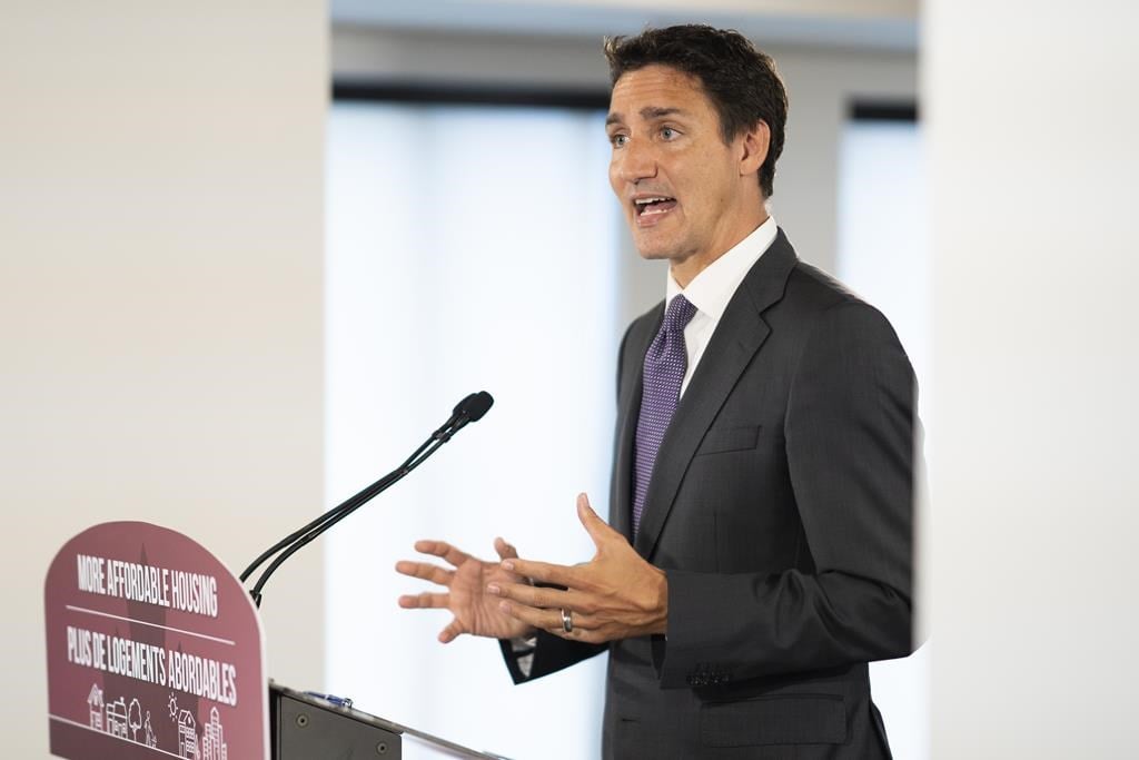 Messages racistes d'un consultant: Justin Trudeau promet une révision complète