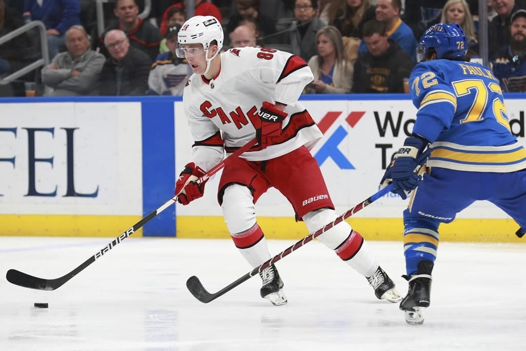 Necas signe un nouveau pacte de deux ans avec les Hurricanes