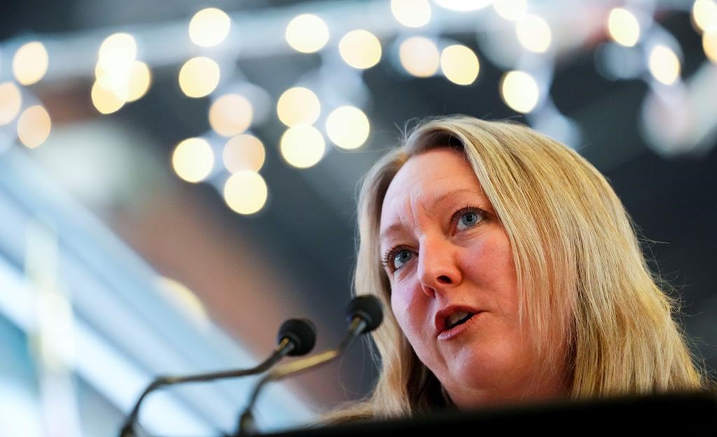 Exemption au bilinguisme pour des Autochtones: Ottawa maintient le flou