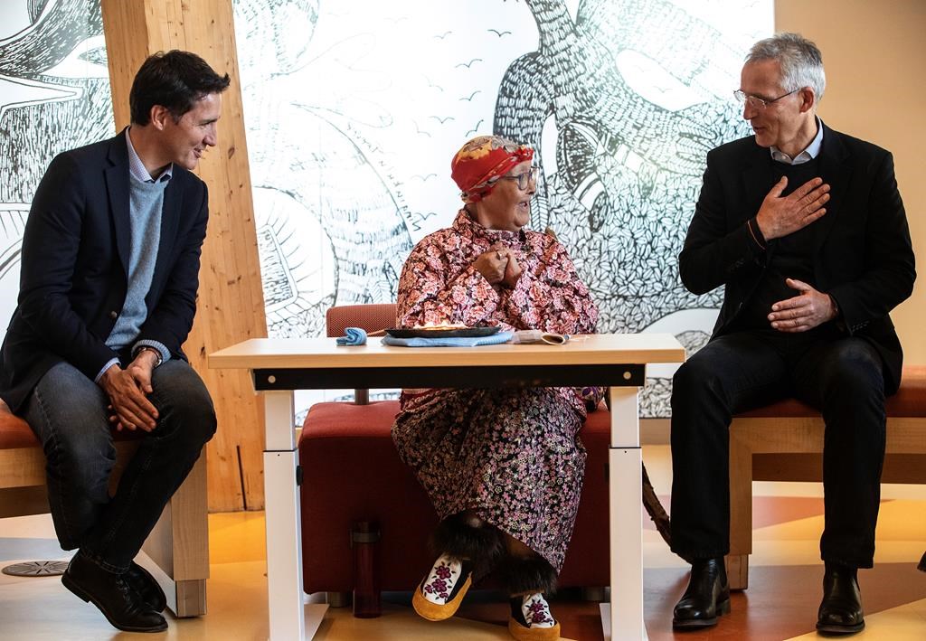 Le leader de l'OTAN et Justin Trudeau visiteront une base militaire de l'Alberta