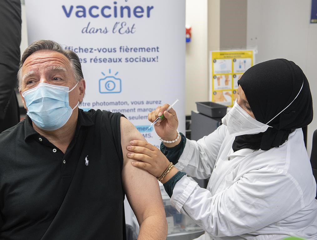 Une quatrième dose pour François Legault qui encourage les Québécois à l'imiter