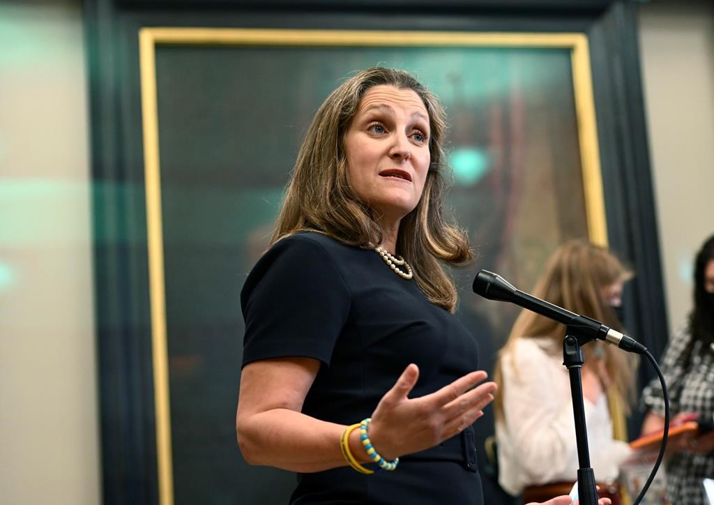 Assurance dentaire: la création d'un nouveau programme est «complexe», admet Freeland