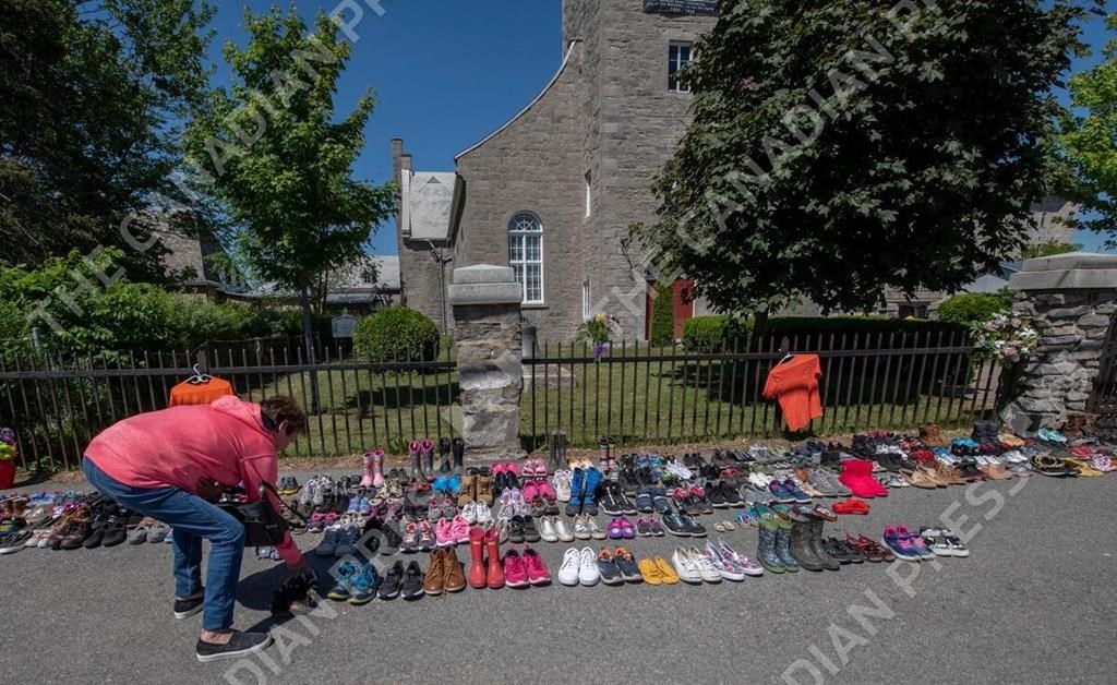 Les restes d'un prêtre soupçonné d'avoir agressé des enfants à Kahnawake sont exhumés