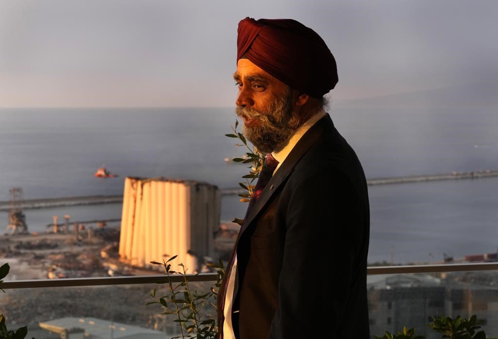 Le ministre Sajjan estime prématuré le retour des réfugiés en Syrie