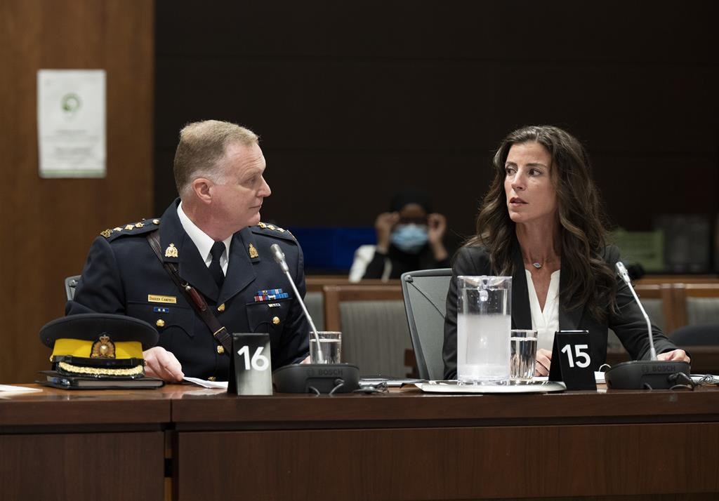 Deux officiers de la GRC maintiennent leurs accusations d'ingérence politique