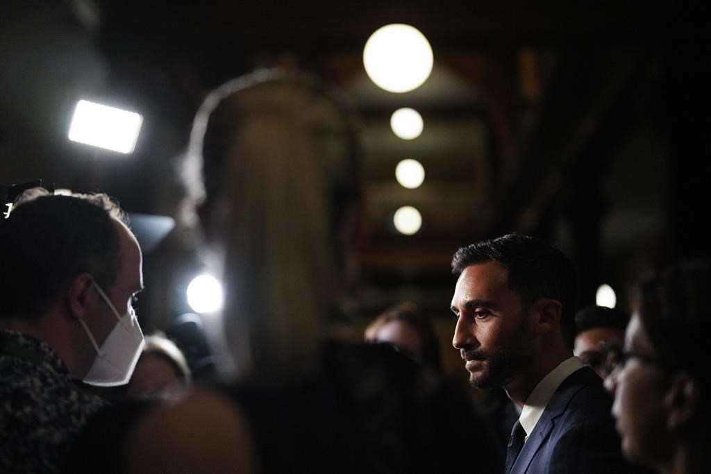 Vote de grève prévu à la fin septembre pour des travailleurs ontariens de l'éducation
