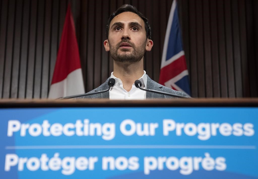 L'Ontario propose une hausse des salaires de 2 % à des travailleurs de l'éducation