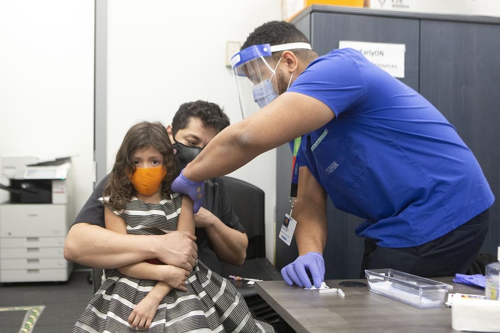 Pfizer: Santé Canada autorise une dose de rappel pour les enfants de 5 à 11 ans