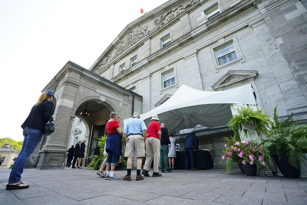 Des Canadiens de la diaspora appellent le pays à rompre les liens avec la Couronne