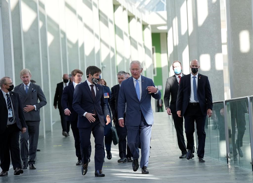 Charles a tissé une longue relation avec le Canada, mais il devra se faire adopter