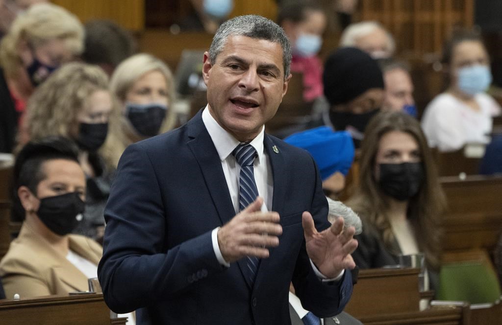 «Dites-lui de démissionner», indique un texto envoyé aux électeurs d'Alain Rayes