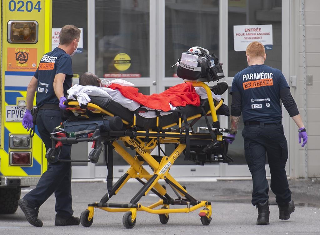 COVID: 13 décès de plus et 15 hospitalisations de moins par rapport à la veille