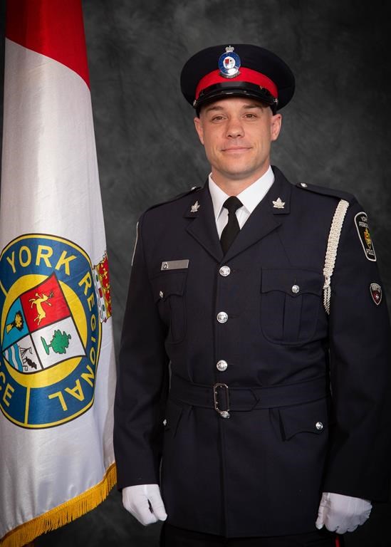 Un policier ontarien meurt dans un accident en se rendant au travail