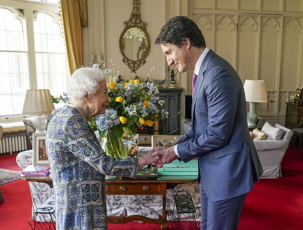 «Elle me manquera énormément», réagit Justin Trudeau au décès de la reine