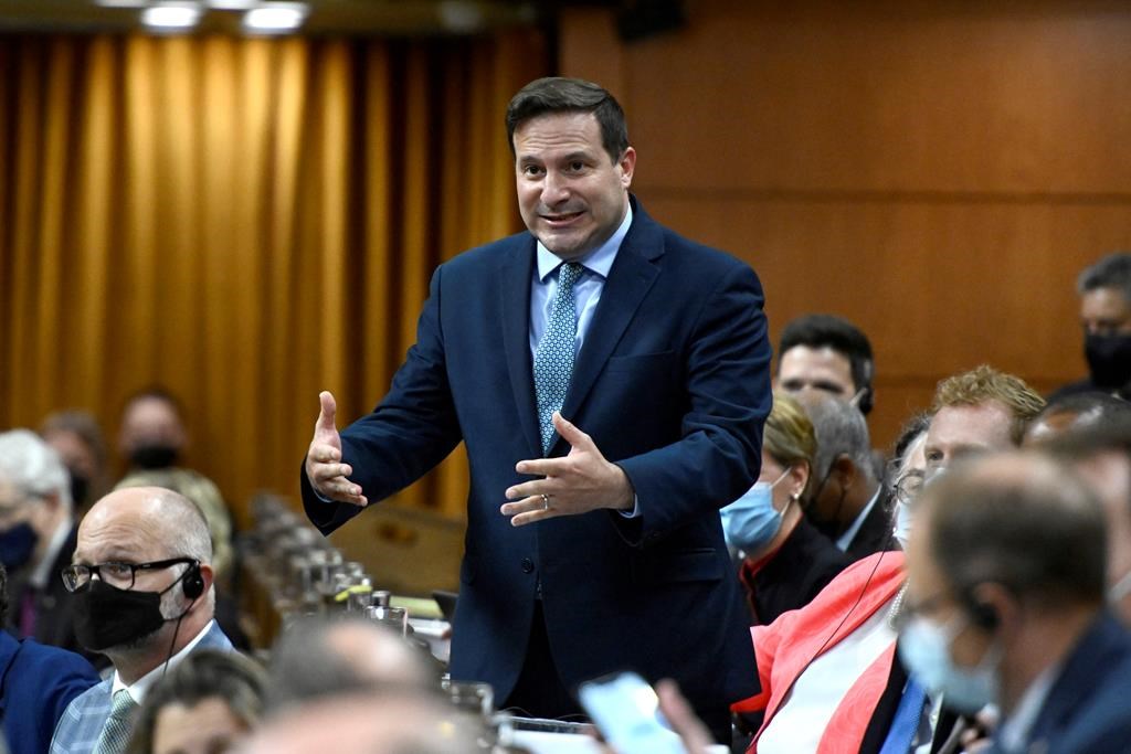 Ottawa veut déposer cet automne un projet de loi sur les corps de police autochtones