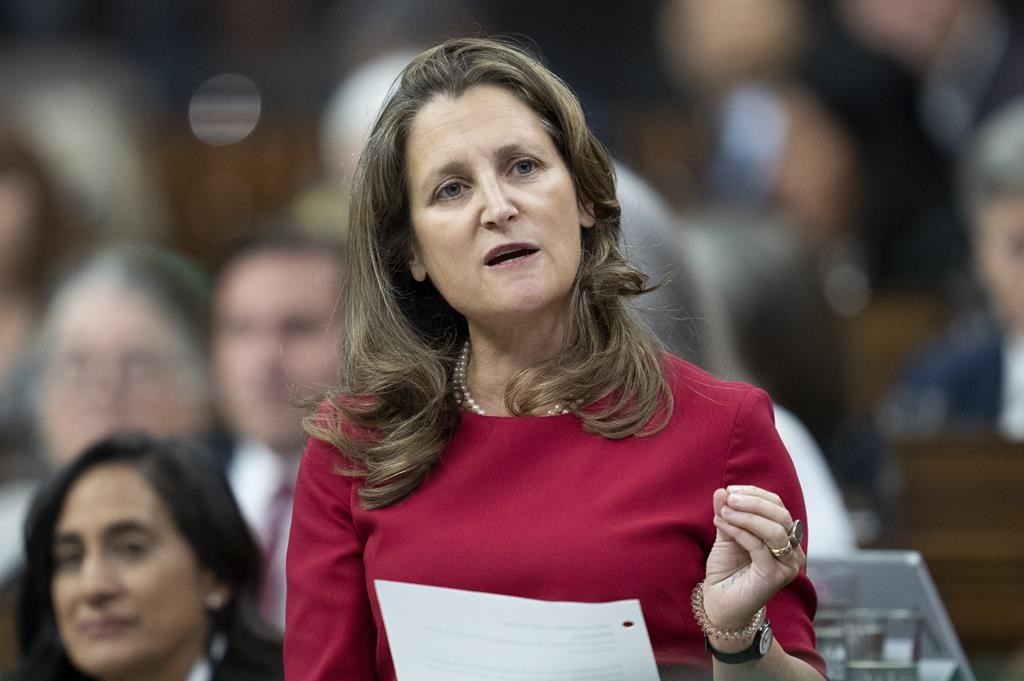 Chemin Roxham: les négociations avec les Américains se poursuivent, assure Freeland