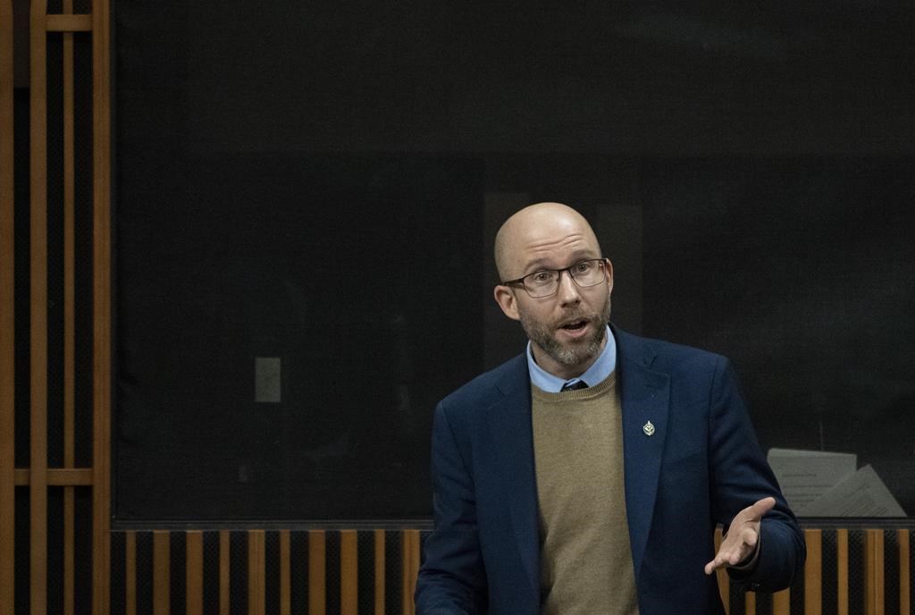 Les deux seuls députés verts aux Communes menacent de quitter le parti