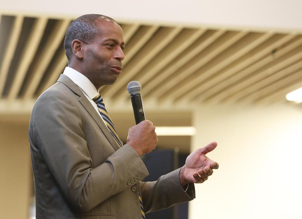 Le député libéral fédéral Greg Fergus a écrit au CRTC, malgré les règles d'éthique