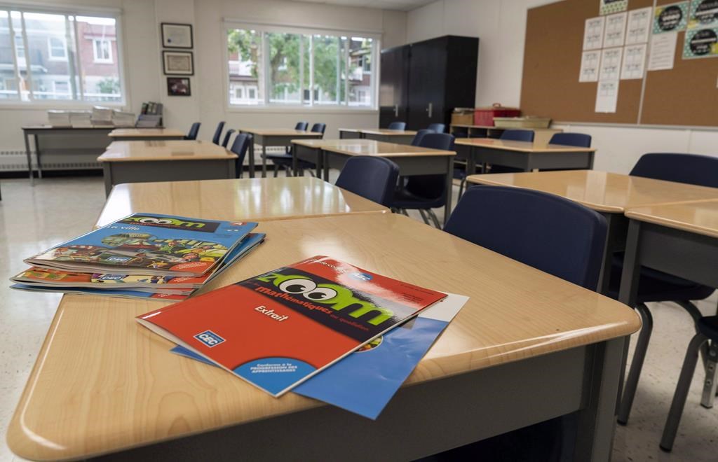 Enseignants: la FAE demande 4 % par année et une diminution de la charge de travail
