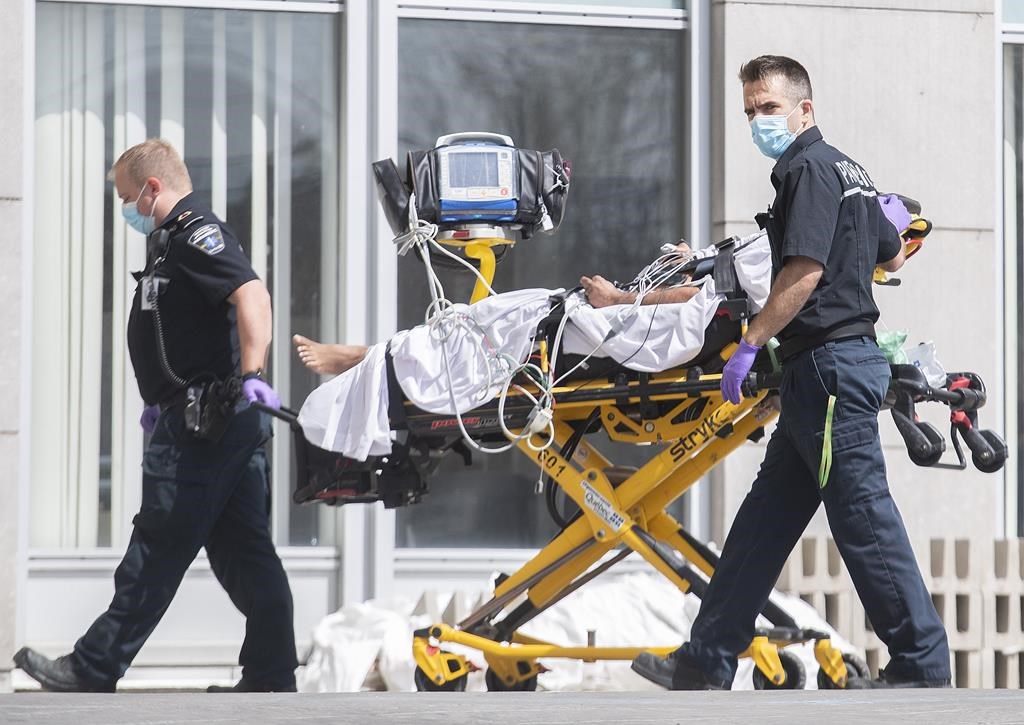 COVID-19: les hospitalisations poursuivent leur baisse, 16 nouveaux décès signalés
