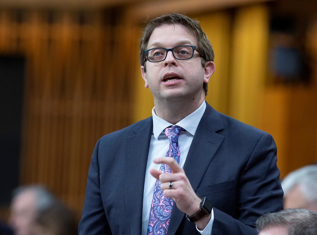 Un député plaide pour plus d'imputabilité dans les fédérations sportives