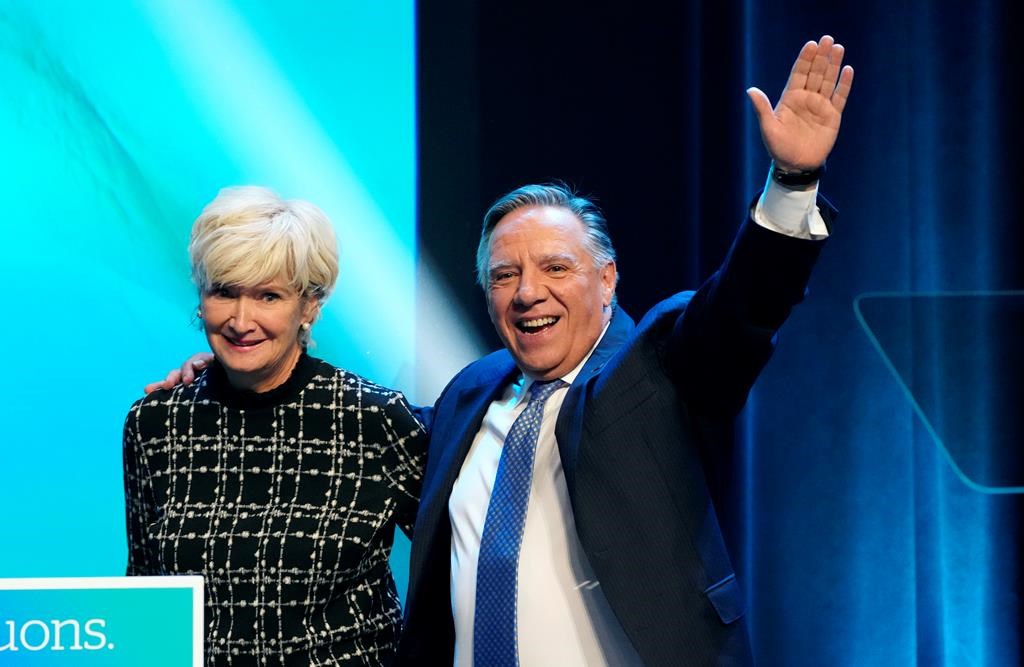 Legault obtient un deuxième mandat et dirigera un gouvernement fortement majoritaire