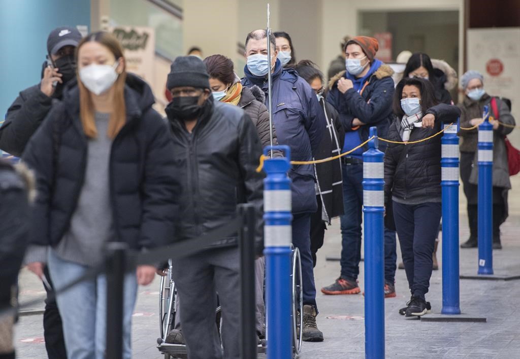 COVID-19: les hospitalisations se stabilisent, mais dix nouveaux décès sont recensés