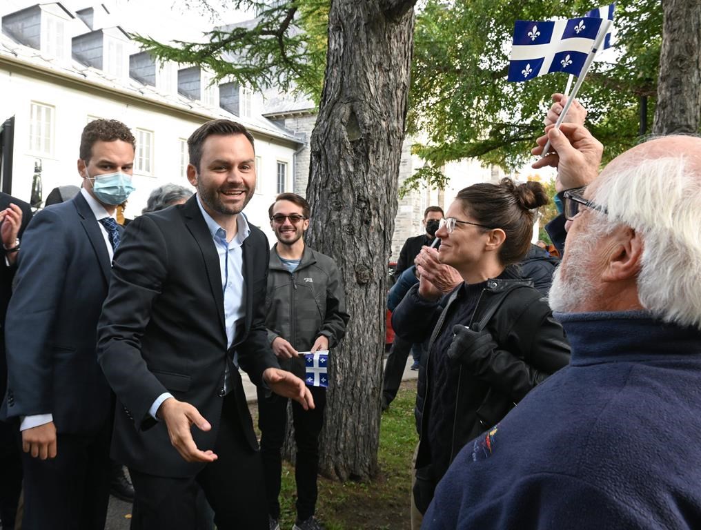 Les chefs tentent de convaincre les indécis de leur accorder leur vote