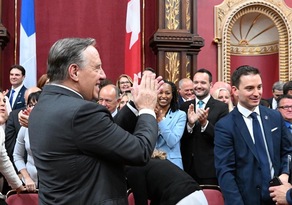 Un nouveau conseil des ministres bien accueilli et pressé de s'attaquer aux dossiers